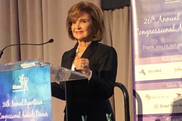 Beverlye Hyman Fead accepts the Alliance for Aging Research’s 2019 Perennial Hero Award at the Bipartisan Congressional Awards Dinner in Washington, D.C.
