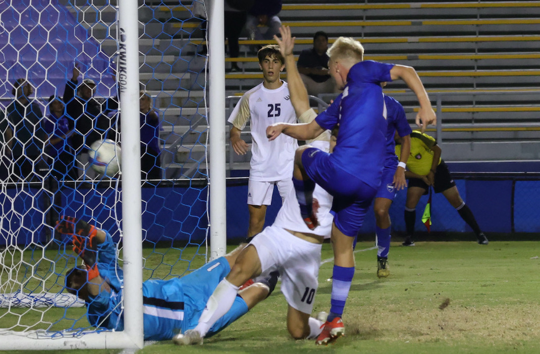 Ucsb Makes It Six Straight Shutouts With 3 0 Decision Over Uc Davis Sports Noozhawk Ucsb Makes It Six Straight Shutouts With 3 0 Decision Over Uc Davis Sports Noozhawk