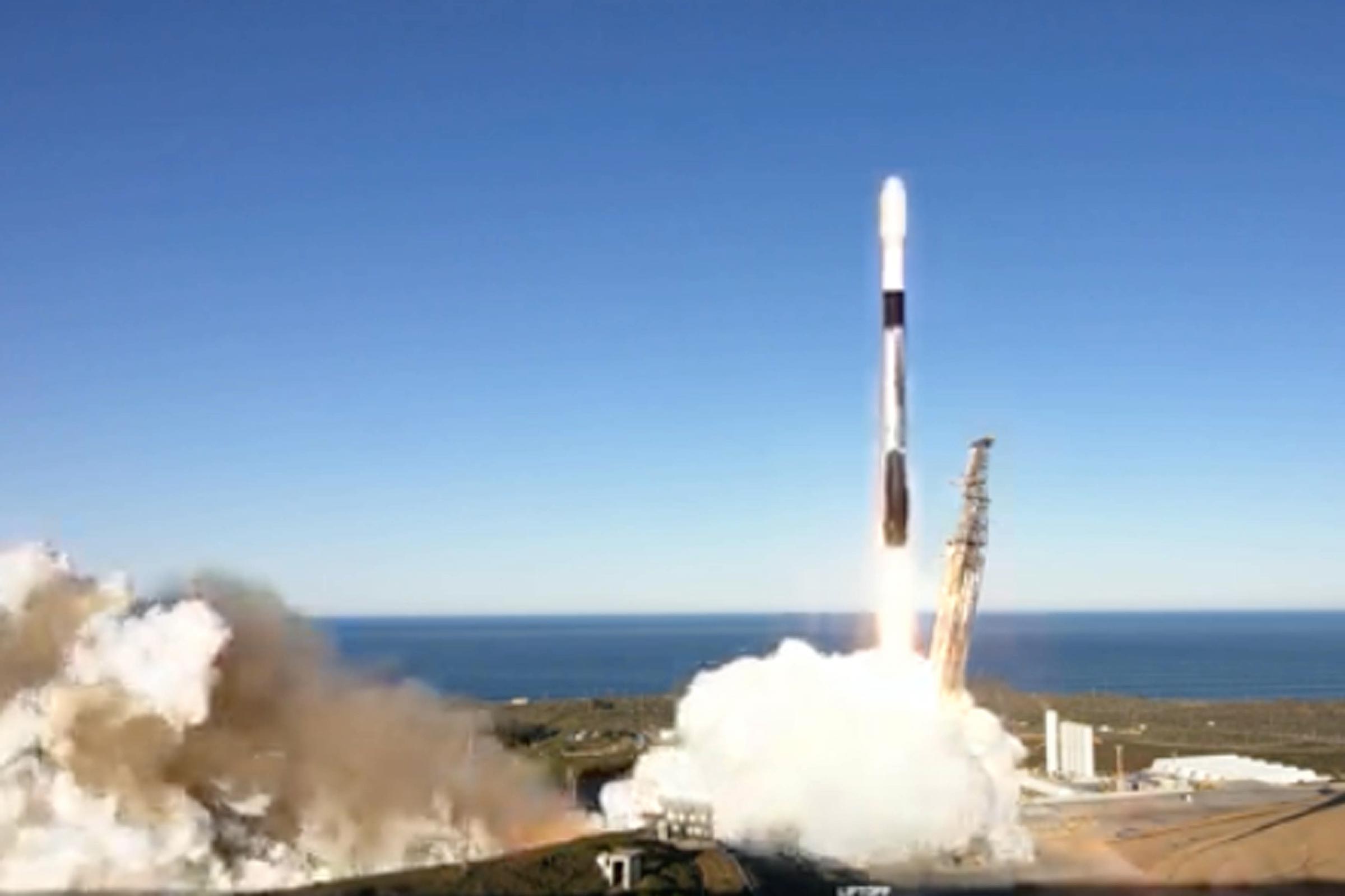 After Delays, SpaceX Rocket Blasts Off from Vandenberg SFB | Local News ...