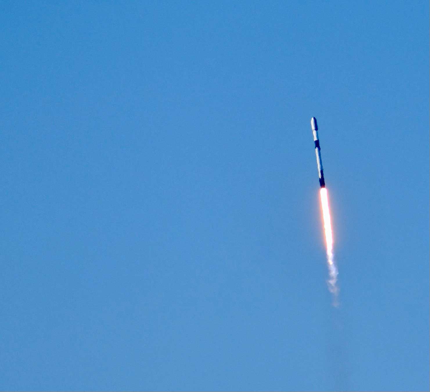 Vandenberg Falcon Rocket Launch Carries Starlink Satellites, Tests