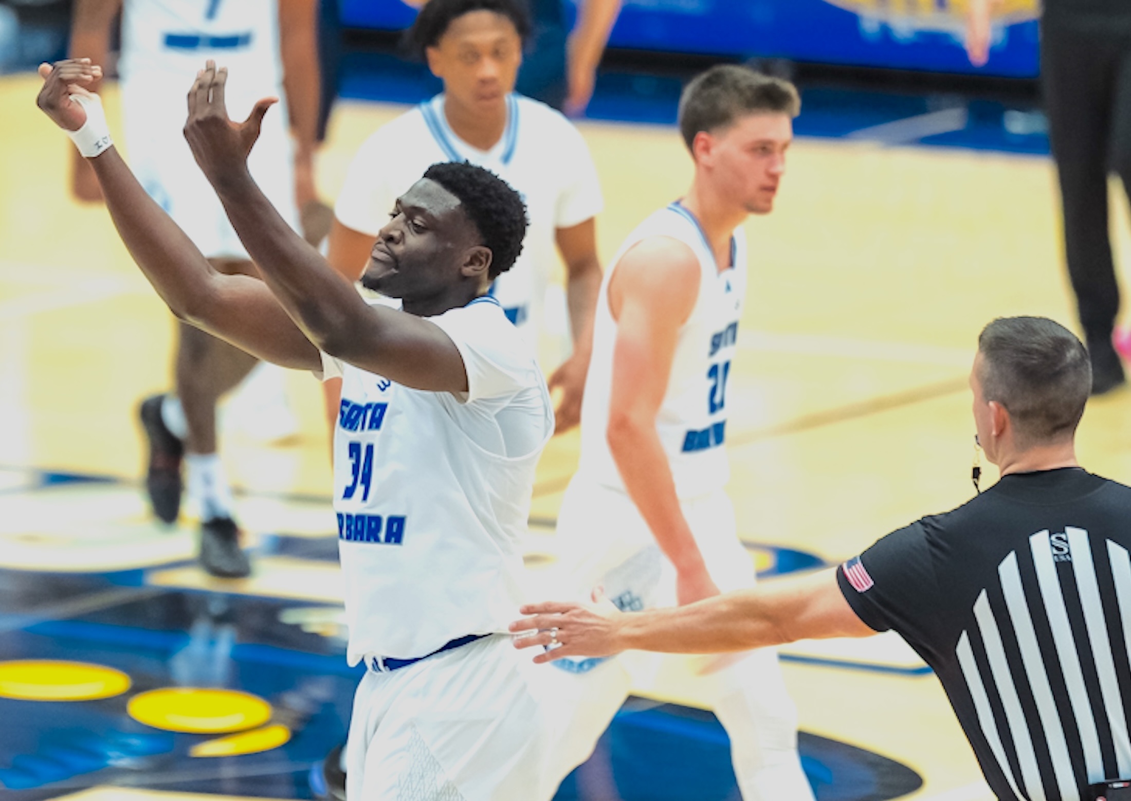 Impassioned Gauchos Score Pivotal Men’s Basketball Victory over First-Place UC Irvine