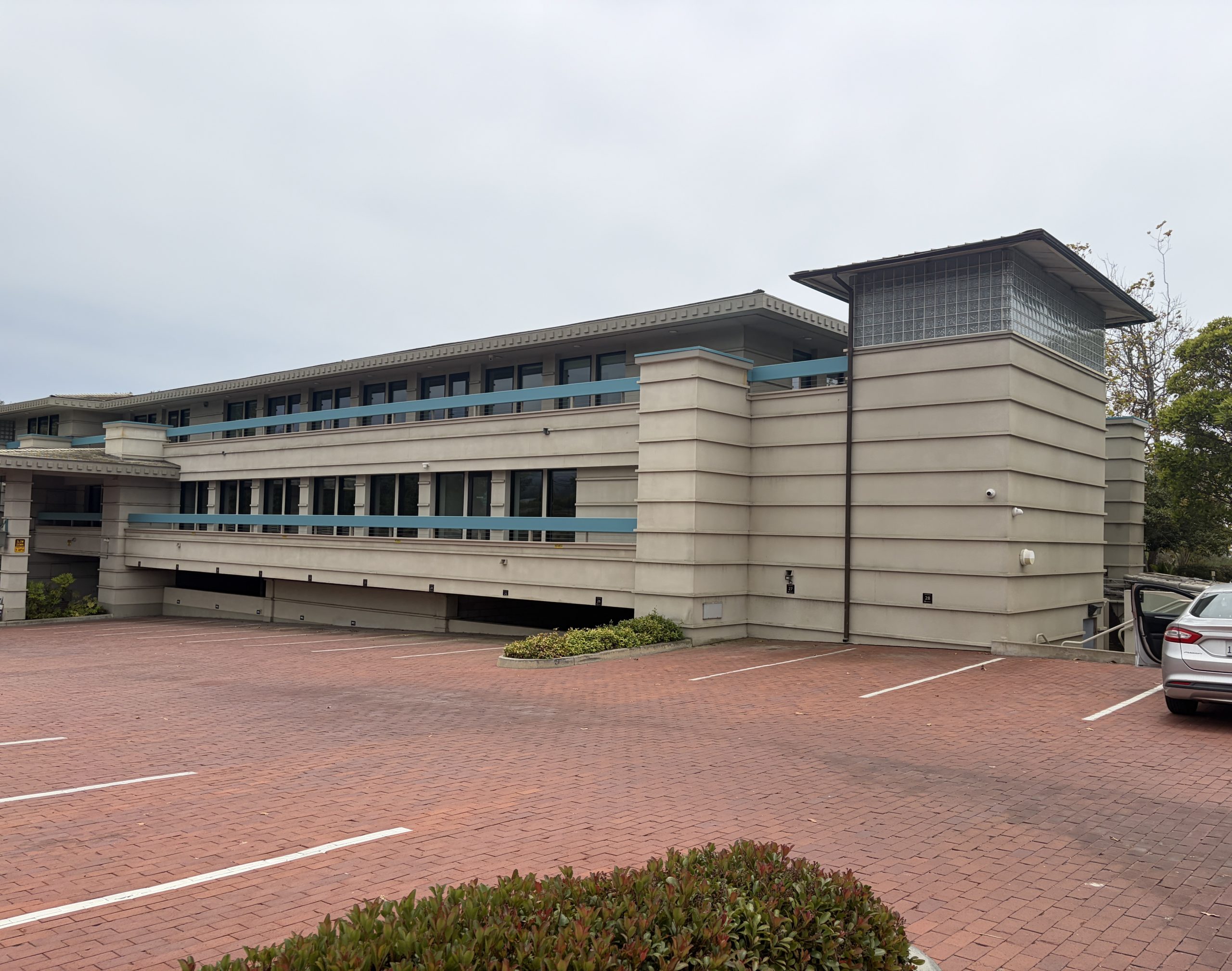 Vacant Offices on Carpinteria Bluffs Could Become 31 Housing, Work Units