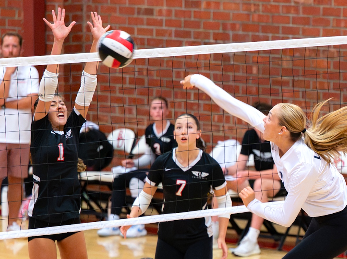 Bishop Diego Holds Off Laguna Blanca in 5-Set Tri-Valley League Volleyball Opener